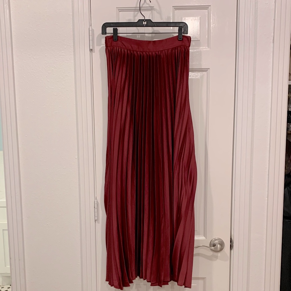Burgundy pleated long skirt